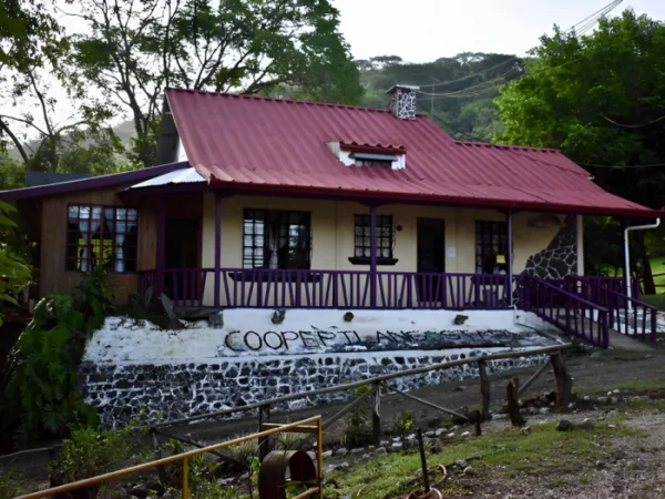 Edificio principal en la plantación del Diriá Coffee Tour Hojancha