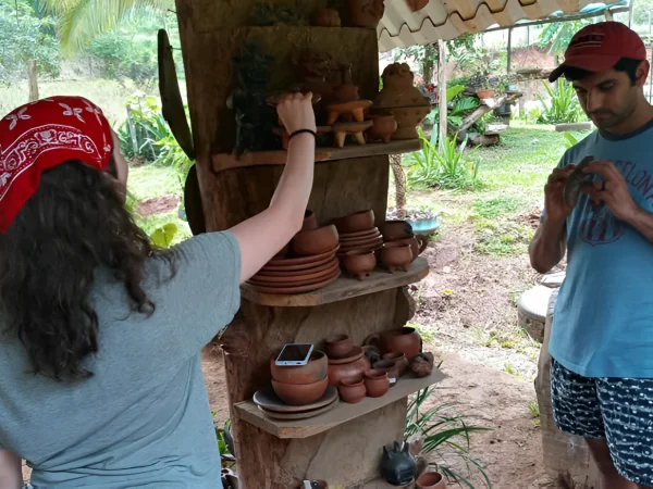 Taller de artesanías Chorotegas en el tour de conexión indígena