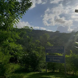 Vistas de las montañas en Hojancha desde la reserva